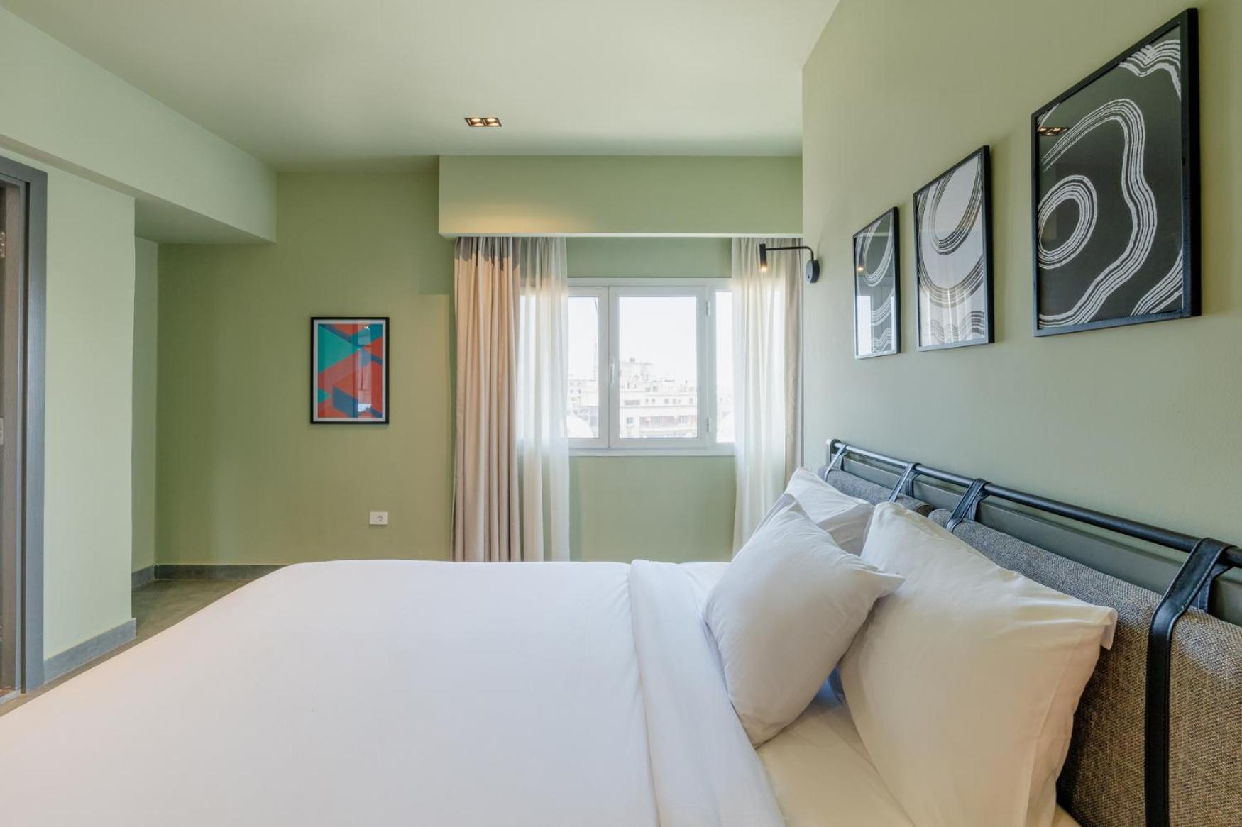 Grey L Downtown Ouzonian House * Le Caire